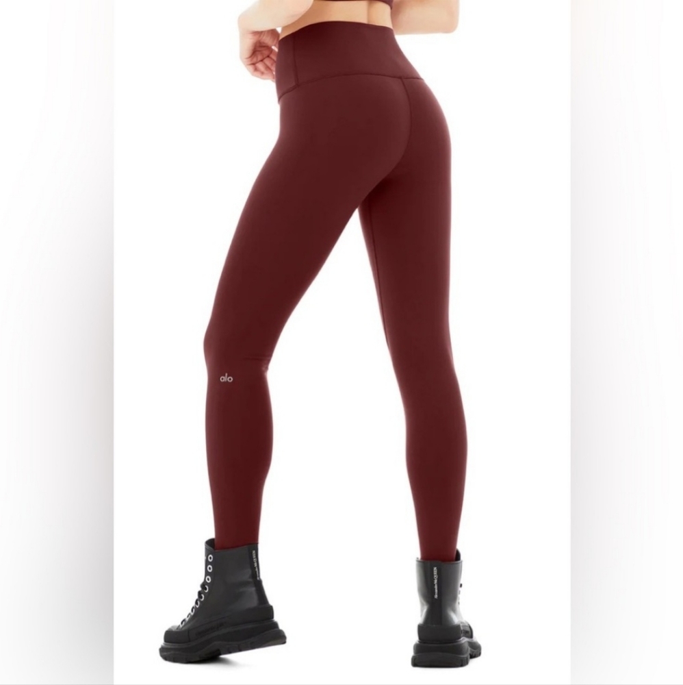 Alo Yoga High-Waist Airbrush Legging in Cranberry